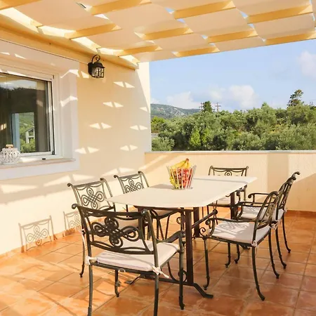 Selini At Sunset Villa *